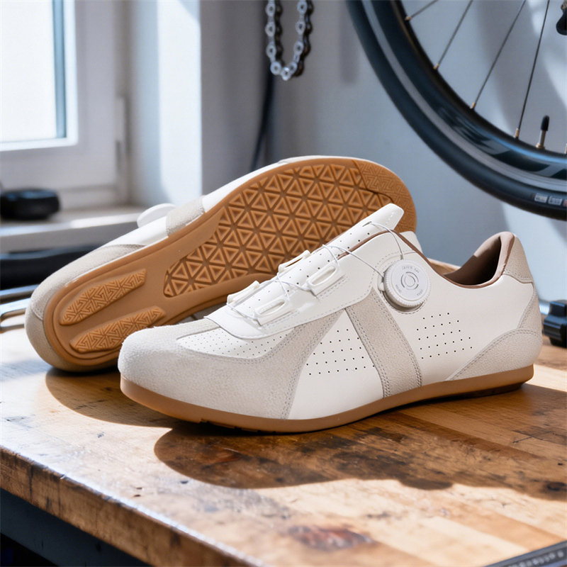 女性用ノンロックマウンテンバイクシューズ、クリートなし、ロー - Cycling Commuter Shoes のレビューと価格